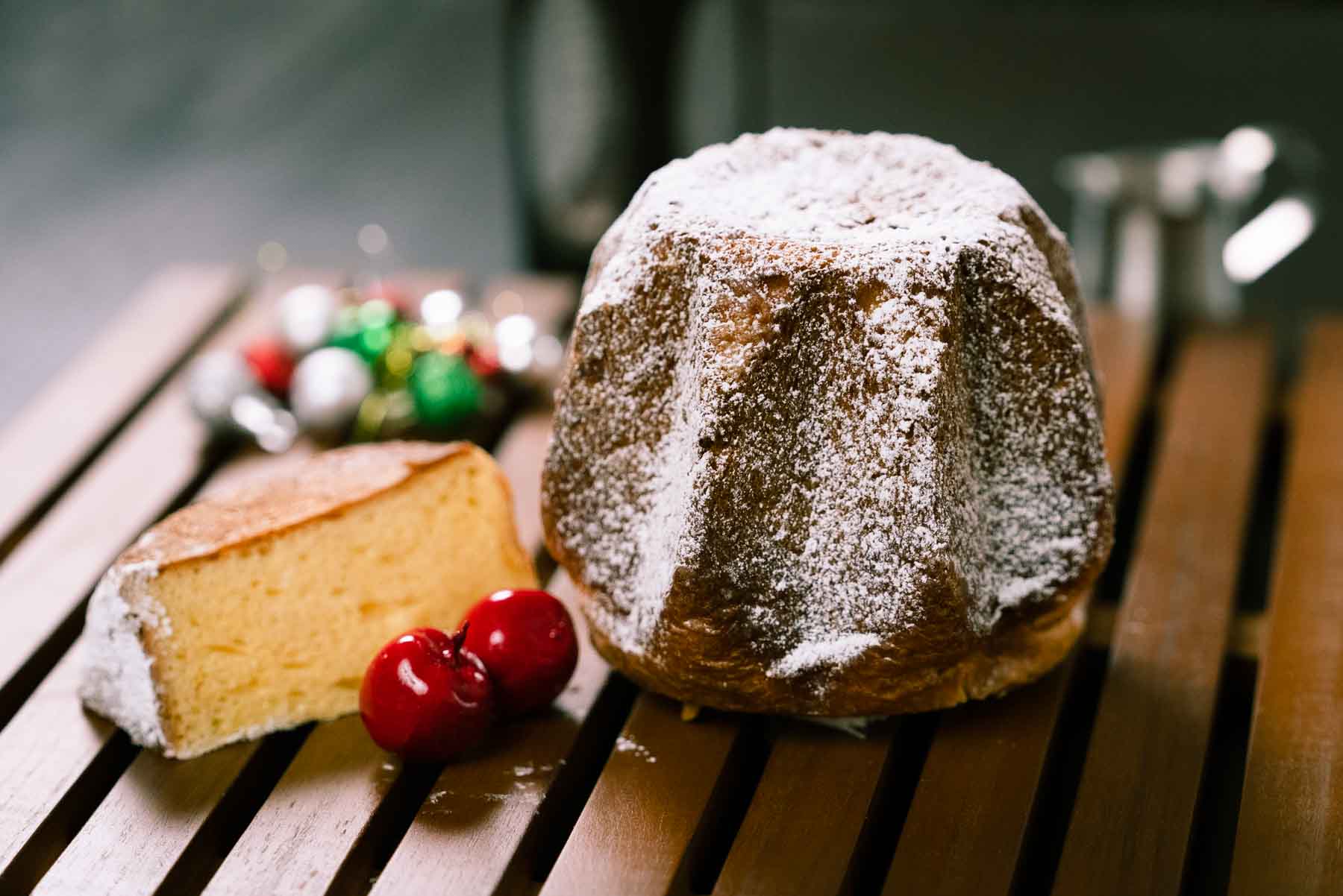 クリスマスの人気発酵菓子「パンドーロ」
